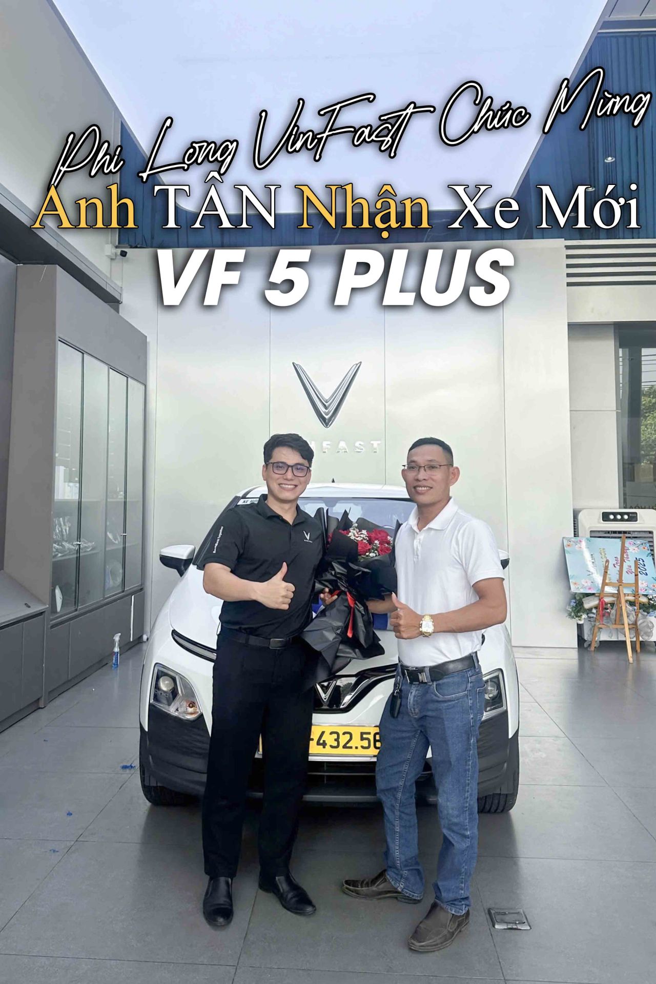 Khách hàng nhận xe VinFast