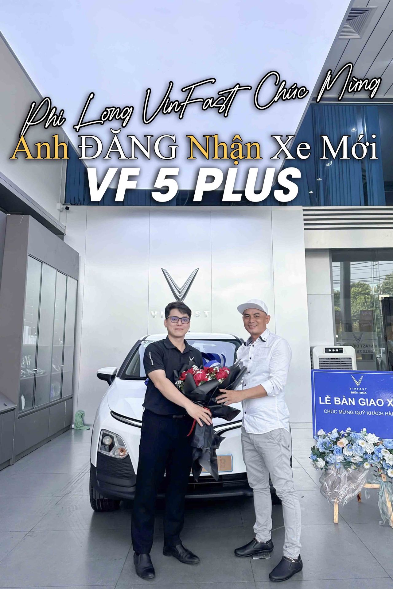 Khách hàng nhận xe VinFast