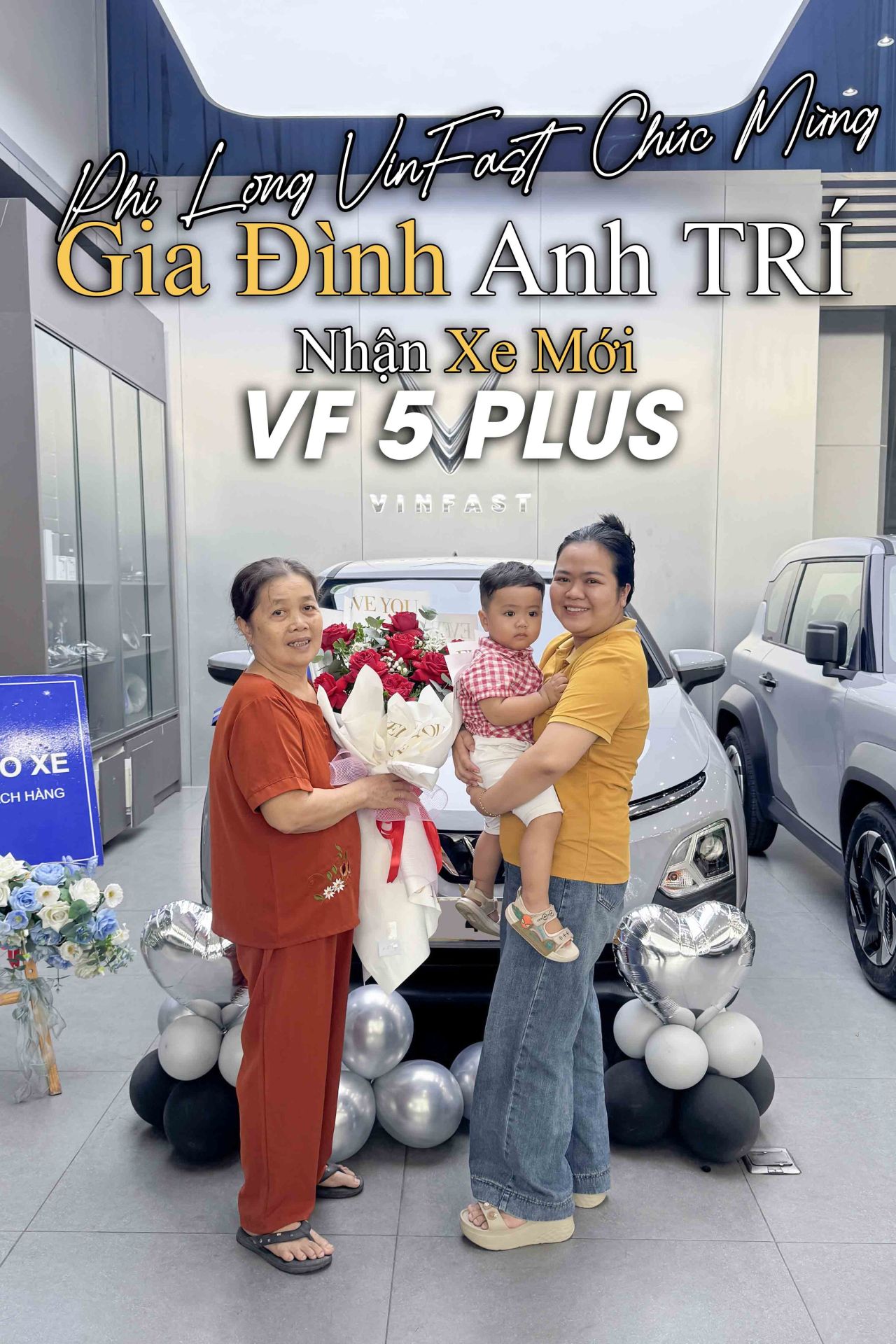 Khách hàng nhận xe VinFast